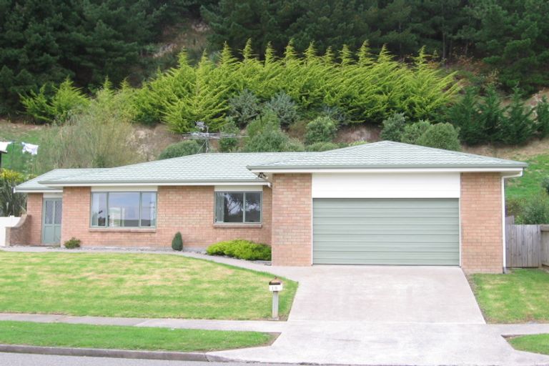 Photo of property in 19 Poneke Drive, Waikanae, 5036