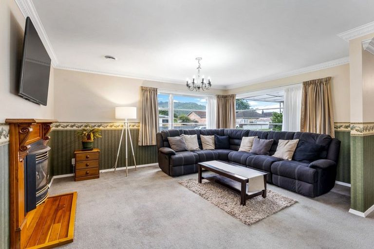 Photo of property in 33 Peel Place, Wainuiomata, Lower Hutt, 5014