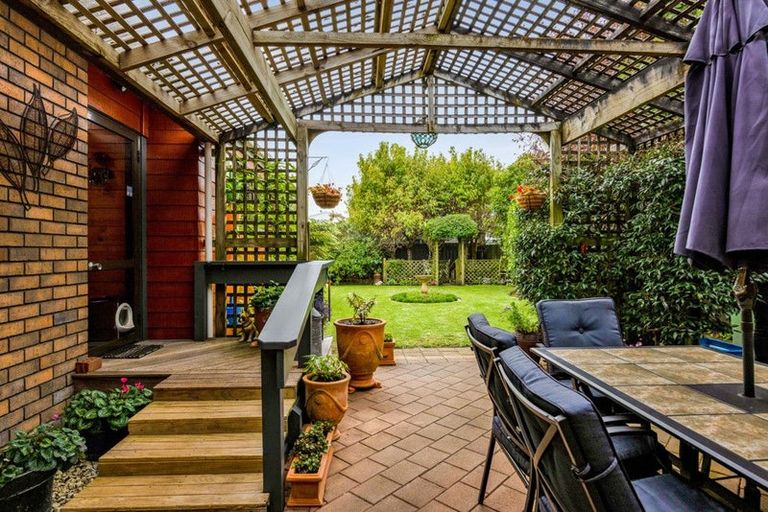 Photo of property in 33 Mccarthy Street, Hawera, 4610