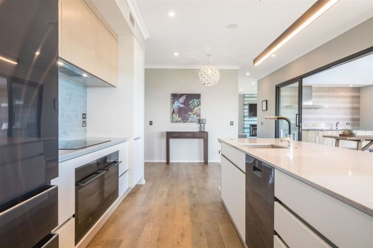 Photo of property in 4 Rotorua Grove, Aotea, Porirua, 5024