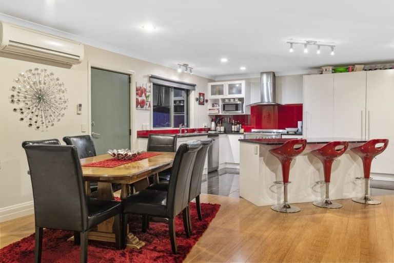 Photo of property in 322b Glenfield Road, Glenfield, Auckland, 0629