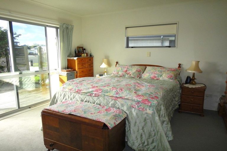 Photo of property in 2 Ara Kahika Lane, One Tree Point, 0118