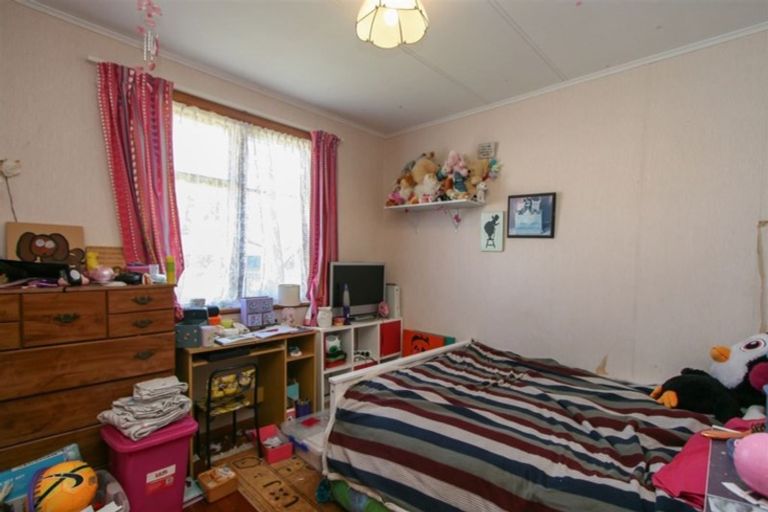 Photo of property in 12 Nikau Street, Inglewood, 4330