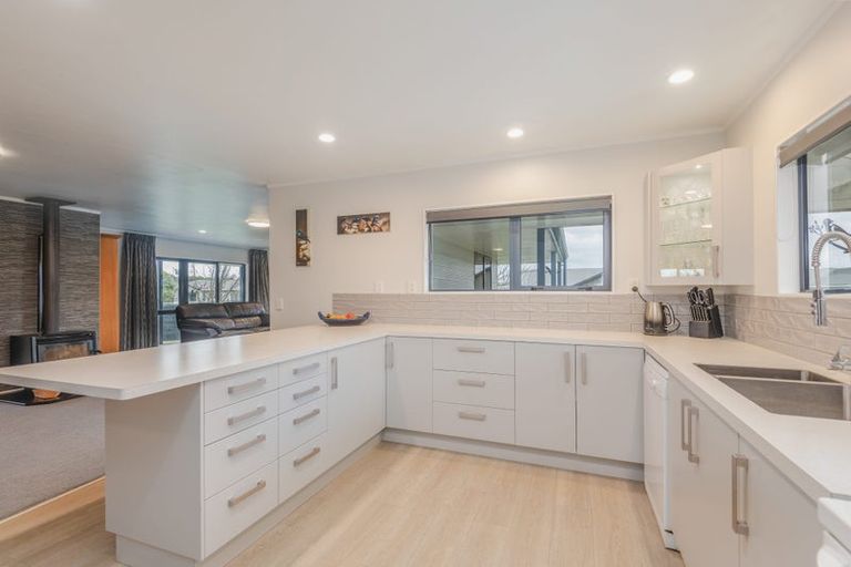 Photo of property in 77 Rhodes Drive, Kelvin Grove, Palmerston North, 4414