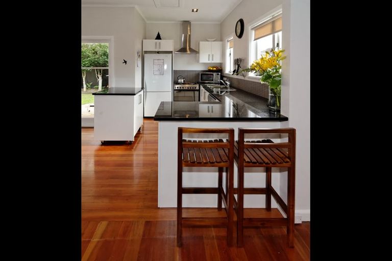 Photo of property in 7 Hinekohu Street, New Lynn, Auckland, 0600