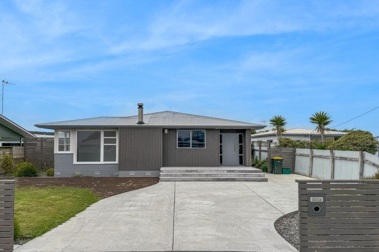Photo of property in 12 Hart Street, Foxton Beach, Foxton, 4815