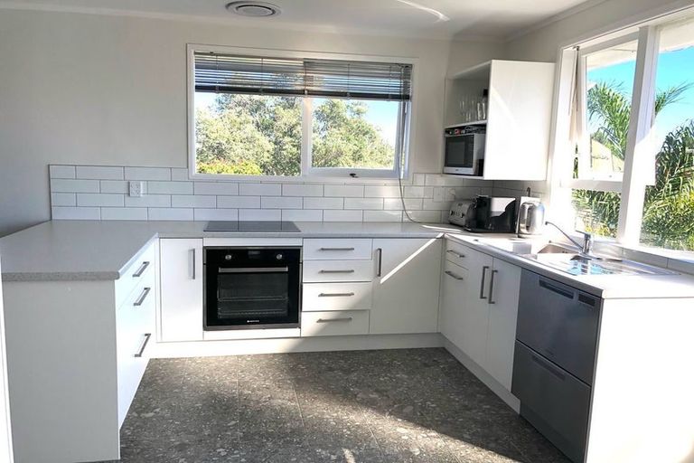 Photo of property in 10 Yeoman Place, Howick, Auckland, 2014