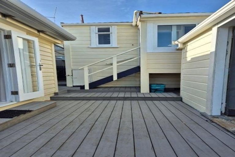 Photo of property in 7 Herald Terrace, Berhampore, Wellington, 6023