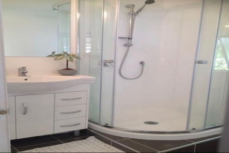 Photo of property in 2/27 Salem Place, Torbay, Auckland, 0630