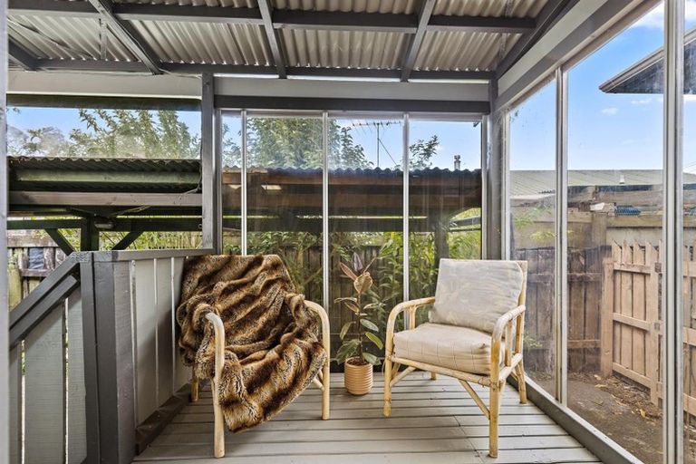 Photo of property in 2 Rere Place, Parakai, 0830