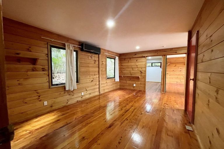 Photo of property in 25 Emlyn Place, Torbay, Auckland, 0630