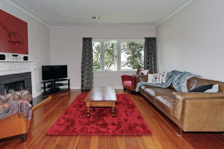 Photo of property in 7 Hinekohu Street, New Lynn, Auckland, 0600