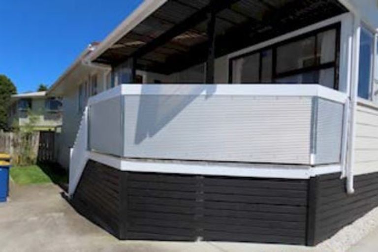 Photo of property in 3 Blue Way, Glendene, Auckland, 0602