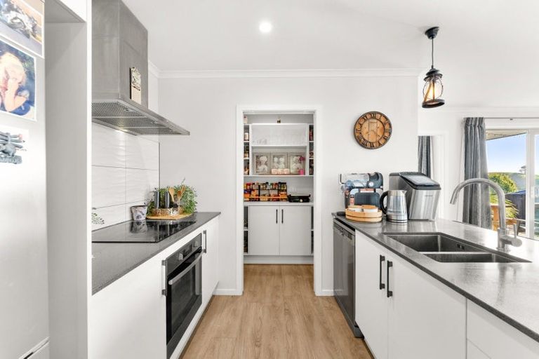 Photo of property in 210 Waikite Road, Welcome Bay, Tauranga, 3175