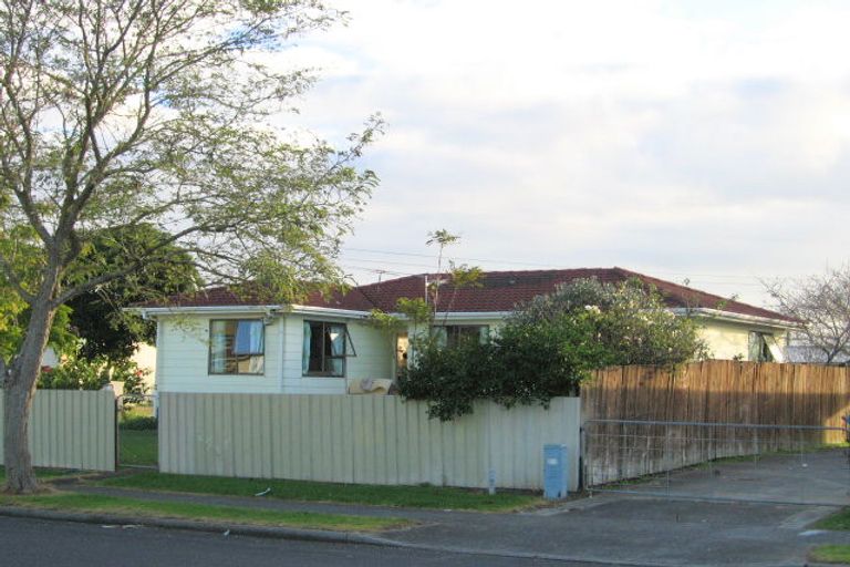 Photo of property in 17 Dissmeyer Drive, Clover Park, Auckland, 2019