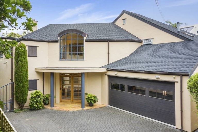 Photo of property in 2/15 Sylvan Park Avenue, Milford, Auckland, 0620