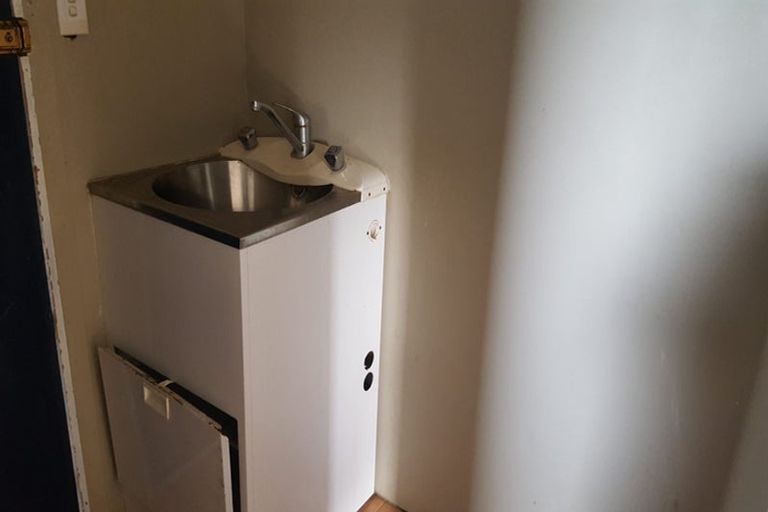 Photo of property in 6 Rhine Place, Weymouth, Auckland, 2103