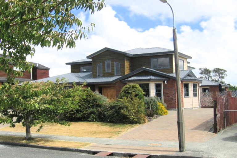 Photo of property in 10 Kingfisher Close, Brown Owl, Upper Hutt, 5018