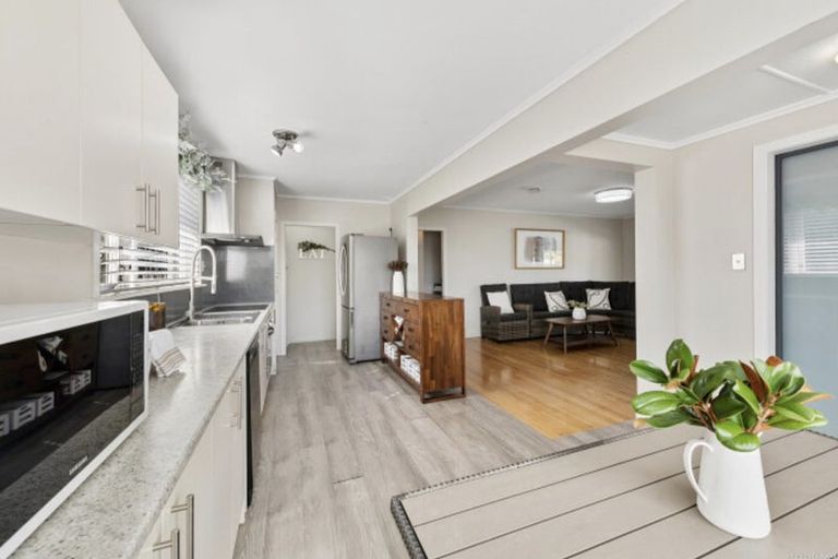 Photo of property in 265 Hepburn Road, Glendene, Auckland, 0602