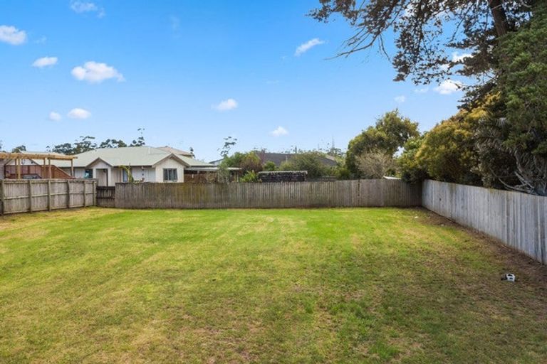 Photo of property in 14 Aitkenhead Court, Parakai, 0830