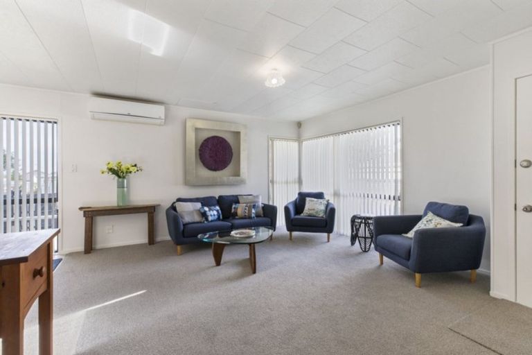 Photo of property in 71 Burundi Avenue, Clendon Park, Auckland, 2103