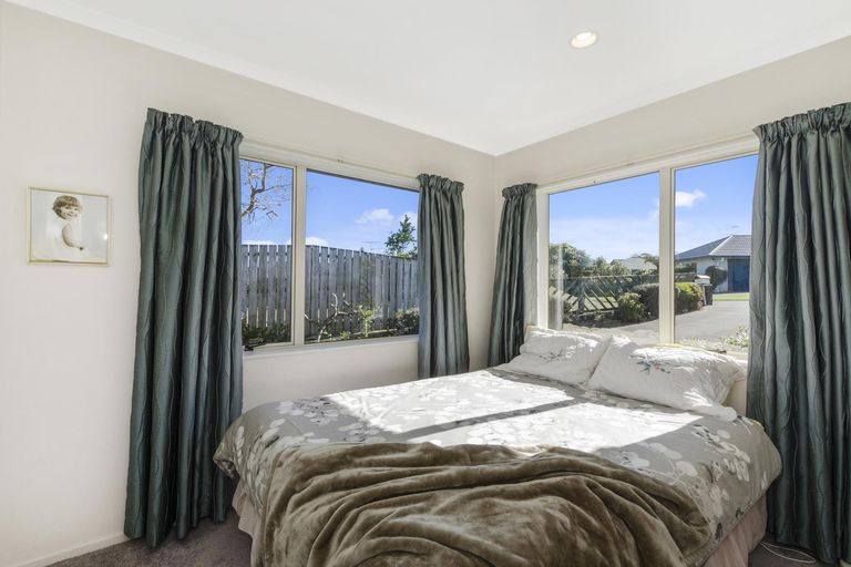 Photo of property in 24 Brookesmith Drive, Waiuku, 2123