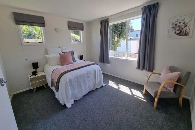 Photo of property in 130 Main Road, Titahi Bay, Porirua, 5022