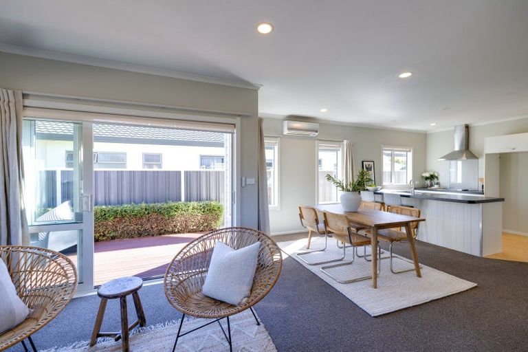 Photo of property in 2 Warwick Crescent, Taradale, Napier, 4112