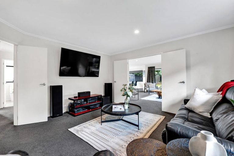 Photo of property in 28 Paynters Avenue, Strandon, New Plymouth, 4312