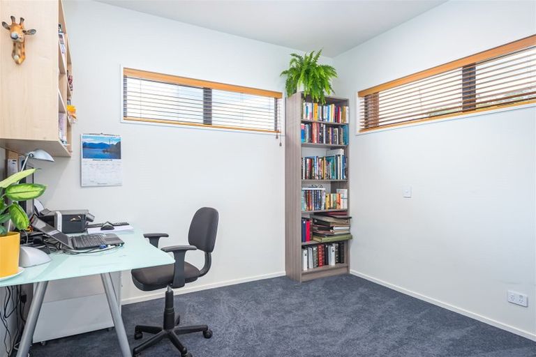 Photo of property in 10 Maffeys Road, Mount Pleasant, Christchurch, 8081