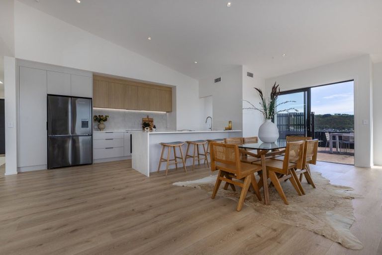 Photo of property in 6 Okupe Grove, Aotea, Porirua, 5024