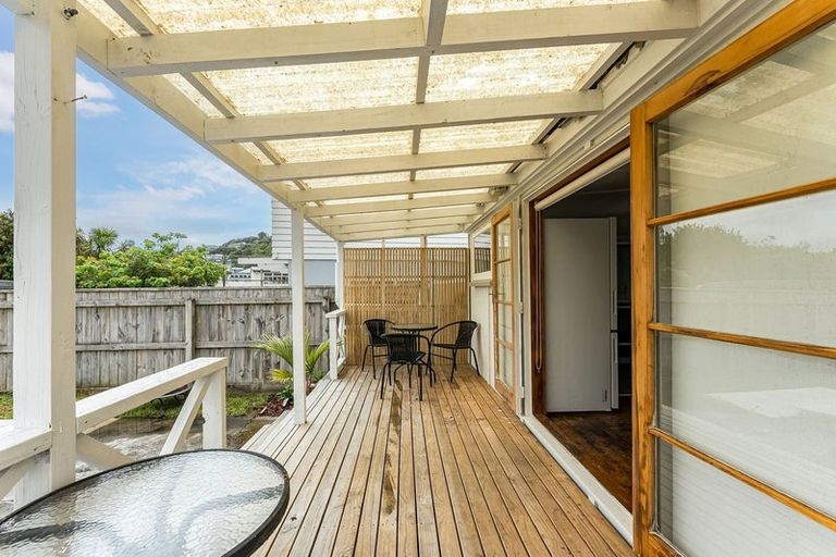 Photo of property in 27 Paremata Crescent, Paremata, Porirua, 5024