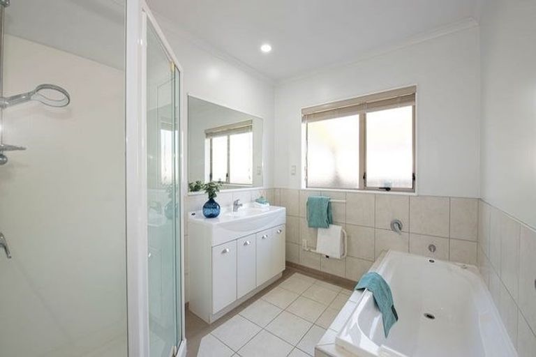Photo of property in 4 Stornaway Drive, Flat Bush, Auckland, 2016