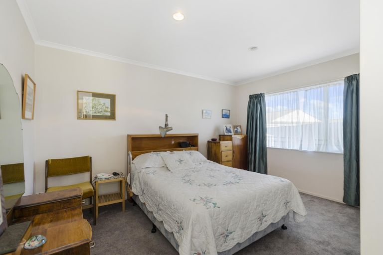 Photo of property in 24 Brookesmith Drive, Waiuku, 2123