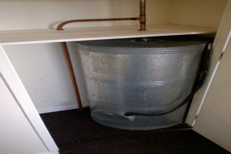 Photo of property in 98 Roberts Line, Kelvin Grove, Palmerston North, 4414