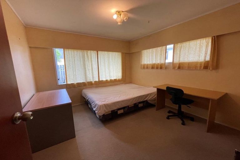 Photo of property in 11 Kathleen Street, Totara Vale, Auckland, 0627