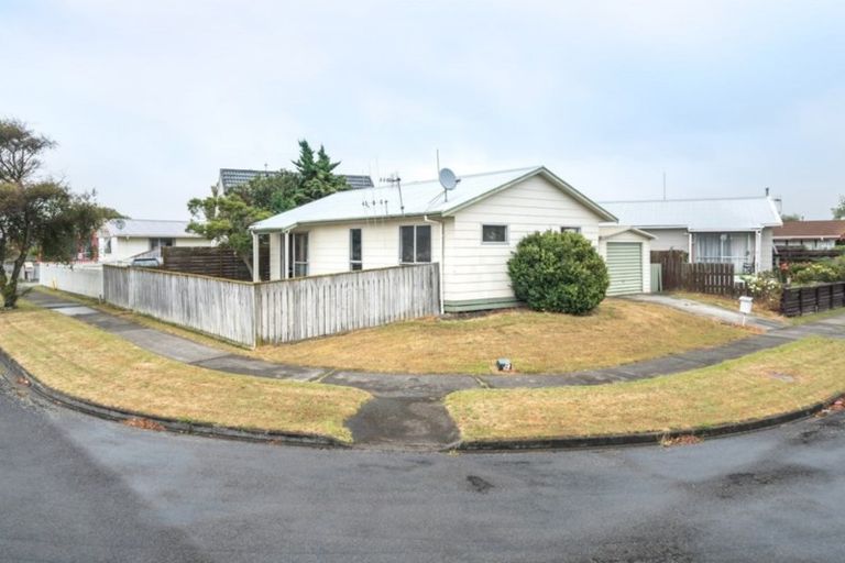 Photo of property in 2 Suzanne Grove, Kelvin Grove, Palmerston North, 4414