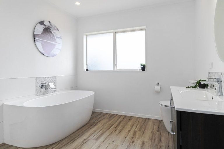 Photo of property in 2/32 Prospect Terrace, Pukekohe, 2120