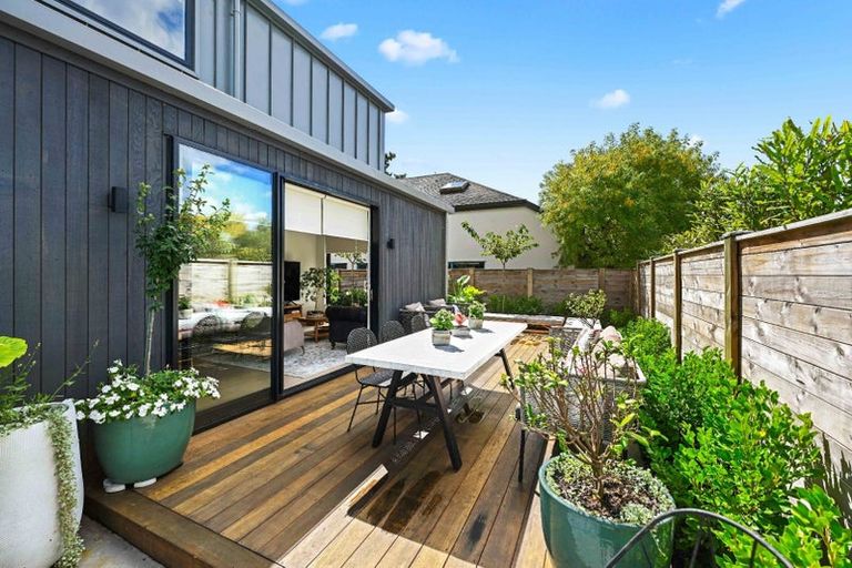 Photo of property in 2/23 Strowan Avenue, Fairfield, Hamilton, 3214