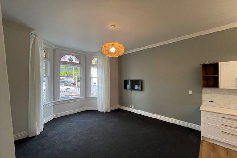 Photo of property in 18 Portland Crescent, Thorndon, Wellington, 6011