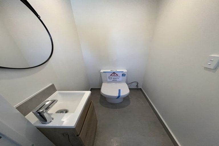 Photo of property in 5/535 Swanson Road, Ranui, Auckland, 0612