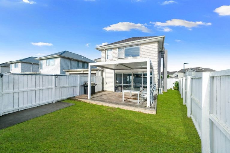 Photo of property in 10 Kauri Heart Avenue, Takanini, 2112