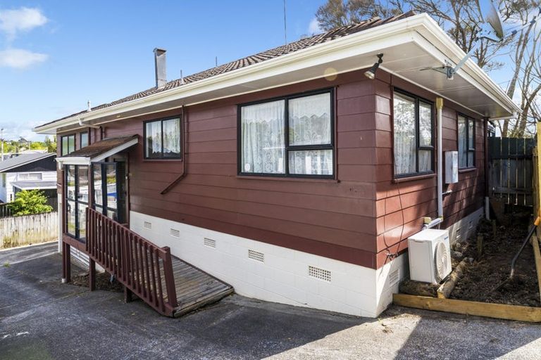 Photo of property in 2/19a Ribblesdale Road, Henderson, Auckland, 0612