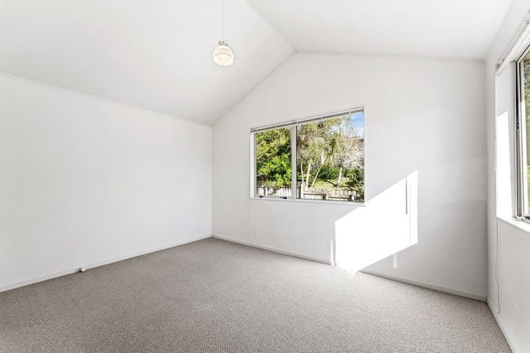 Photo of property in 2/372 Whangaparaoa Road, Stanmore Bay, Whangaparaoa, 0932