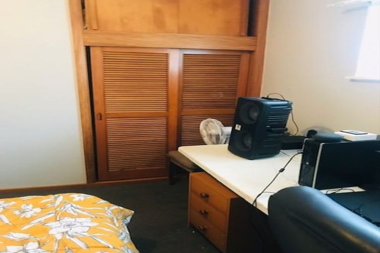 Photo of property in 89 Queenwood Road, Levin, 5510