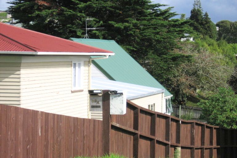 Photo of property in 69a Awaroa Road, Sunnyvale, Auckland, 0612
