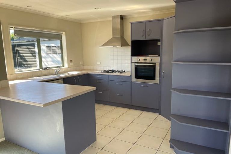 Photo of property in 2 Norm Pellow Drive, Manurewa, Auckland, 2105