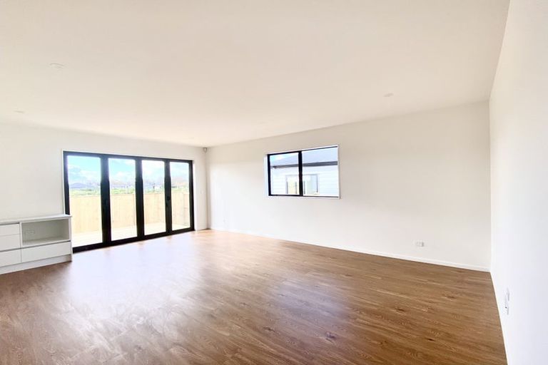 Photo of property in 14b Woven Place, Karaka, Papakura, 2113