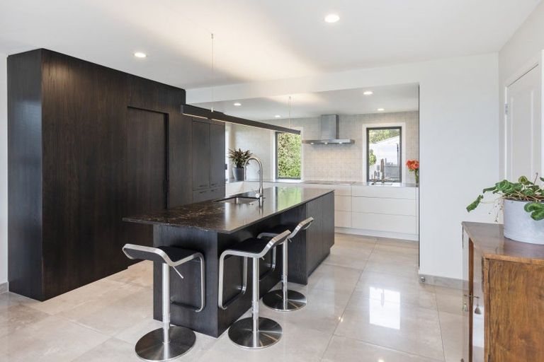 Photo of property in 5 Ophir Lane, Redcliffs, Christchurch, 8081