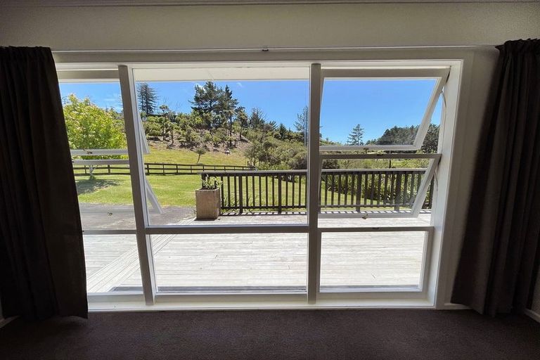 Photo of property in 62 Bethells Road, Waitakere, Henderson, 0782